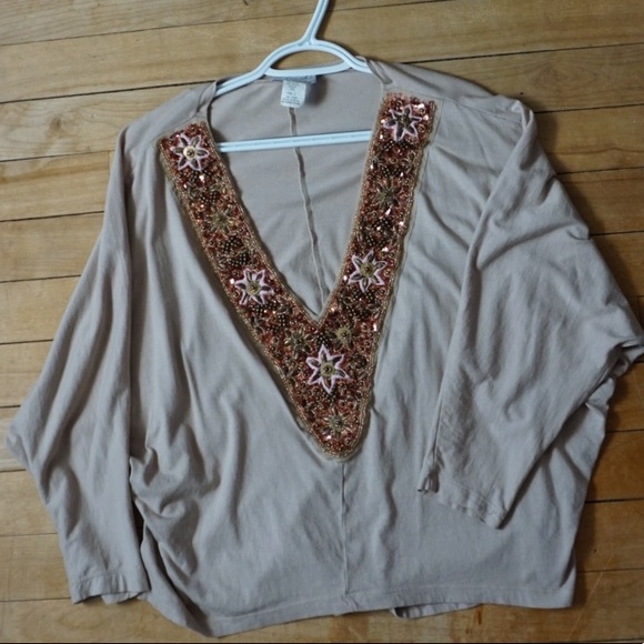 Deep V Top - Picture 1 of 4